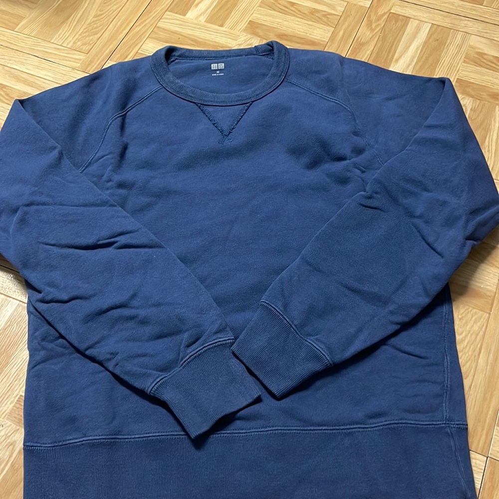 Uniqlo crew neck sweatshirt
